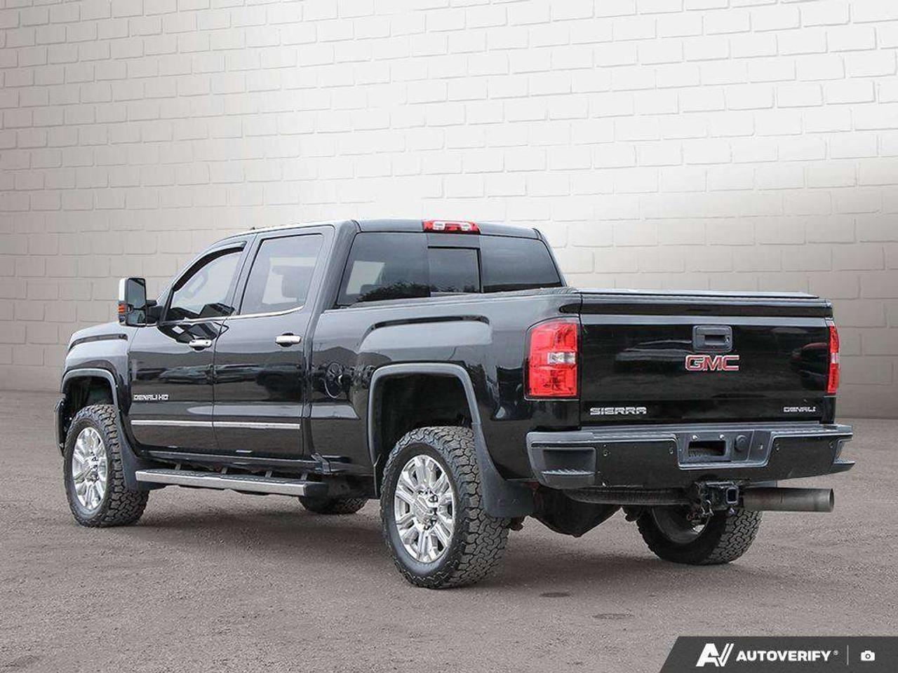 2016 GMC SIERRA 2500HD 6.6L V8, 4X4, Z71 PKG, ALLOYS, LEATHER, BOSE, ASTRADED! Photo