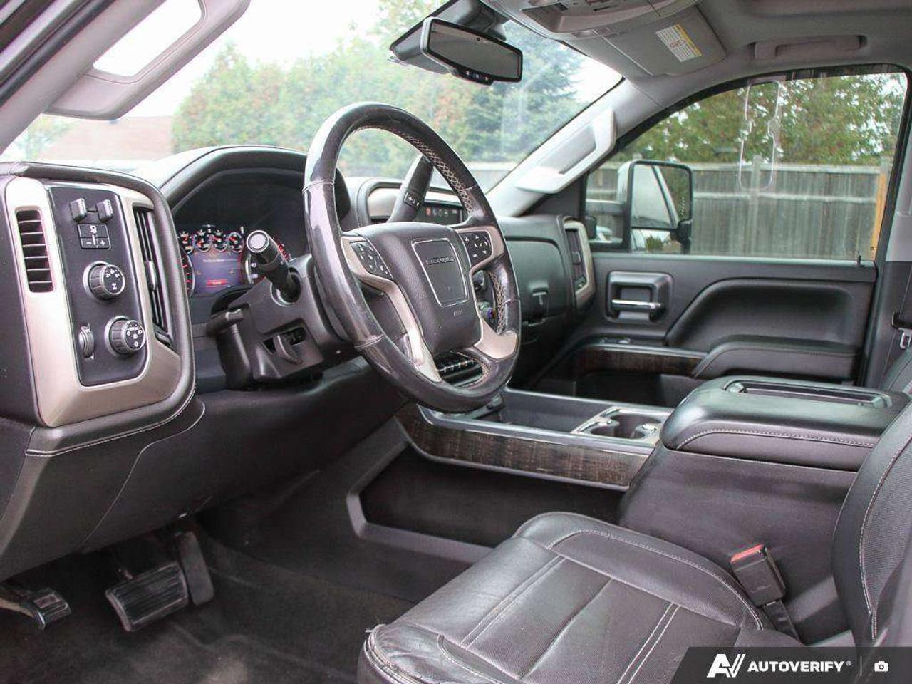 2016 GMC SIERRA 2500HD 6.6L V8, 4X4, Z71 PKG, ALLOYS, LEATHER, BOSE, ASTRADED! Photo