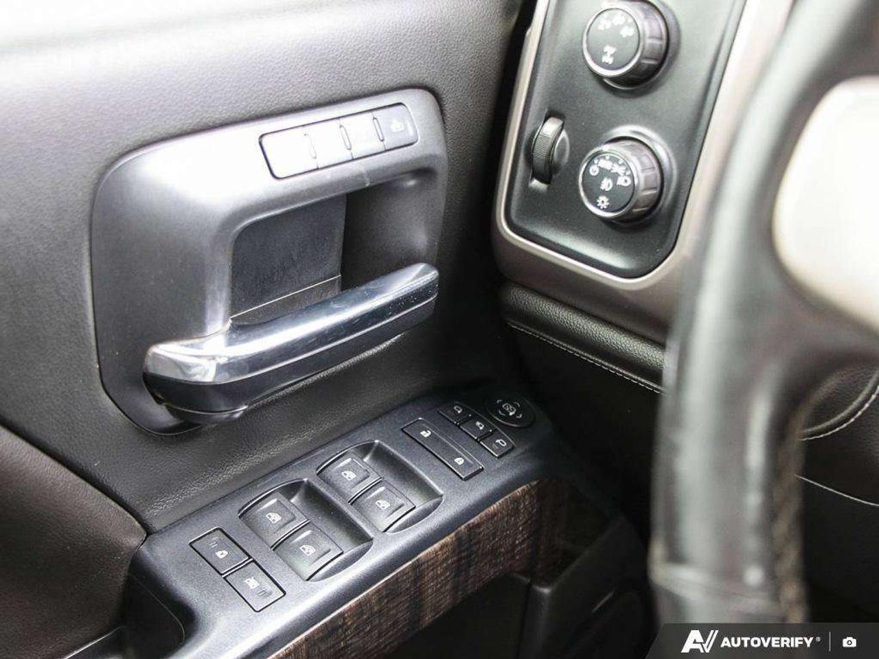 2016 GMC SIERRA 2500HD 6.6L V8, 4X4, Z71 PKG, ALLOYS, LEATHER, BOSE, ASTRADED! Photo