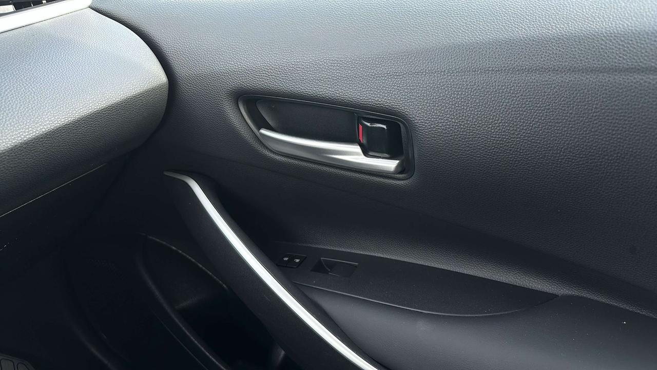 2025 Toyota Corolla SE Photo