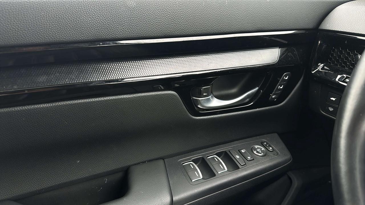 2025 Honda CR-V Touring Photo