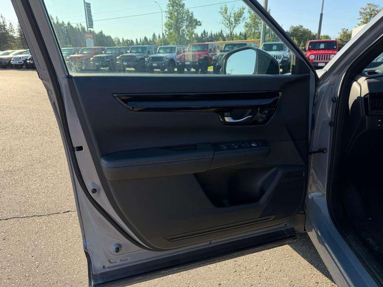 2024 Honda CR-V ACCIDENT FREE   SUNROOF   LEATHER Photo