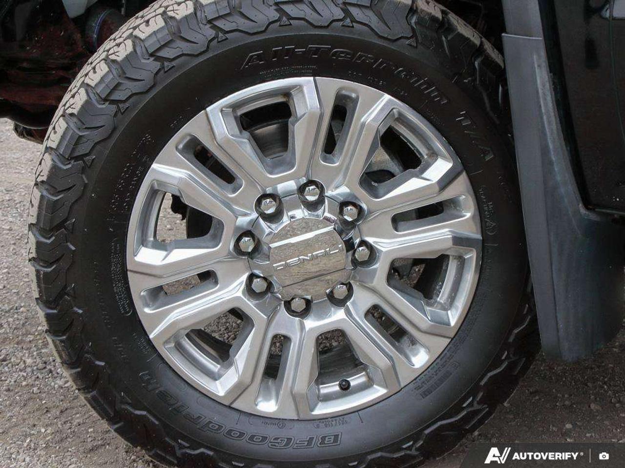 2016 GMC SIERRA 2500HD 6.6L V8, 4X4, Z71 PKG, ALLOYS, LEATHER, BOSE, ASTRADED! Photo