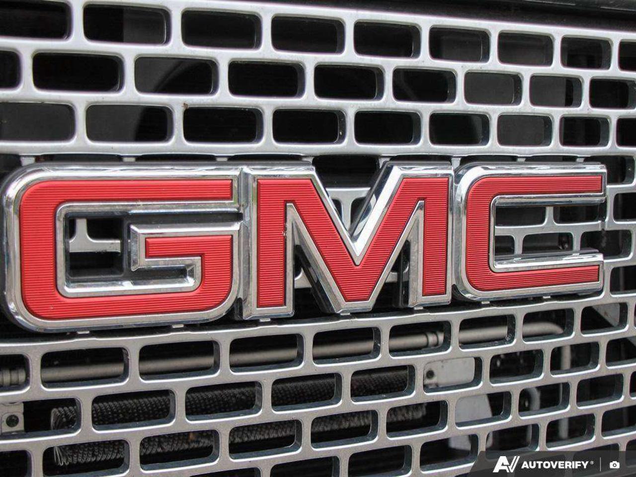 2016 GMC SIERRA 2500HD 6.6L V8, 4X4, Z71 PKG, ALLOYS, LEATHER, BOSE, ASTRADED! Photo