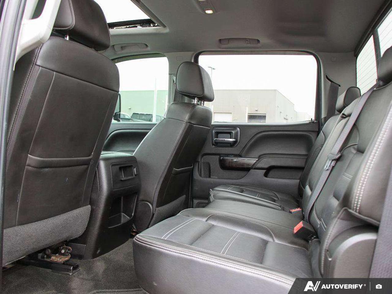 2016 GMC SIERRA 2500HD 6.6L V8, 4X4, Z71 PKG, ALLOYS, LEATHER, BOSE, ASTRADED! Photo