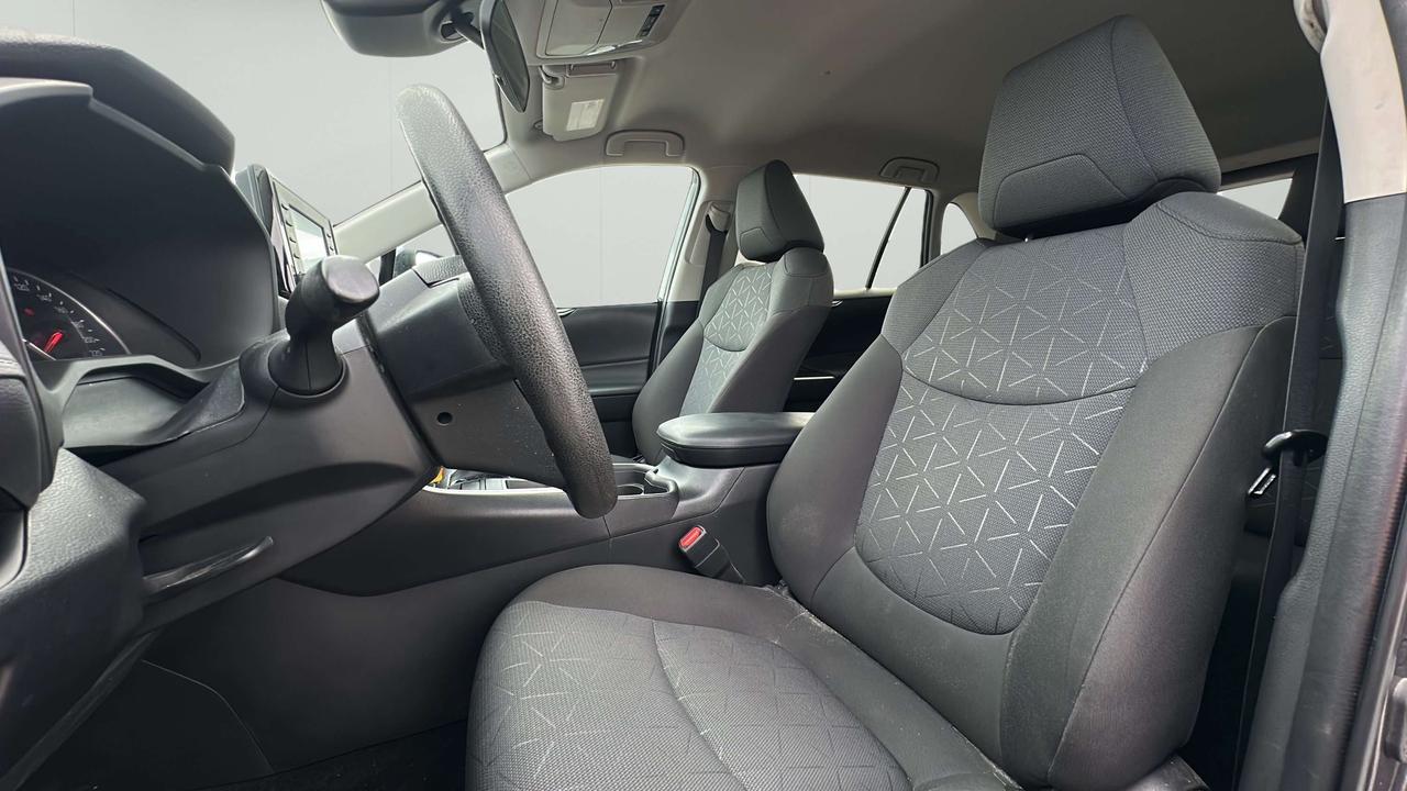 2021 Toyota RAV4 LE Photo