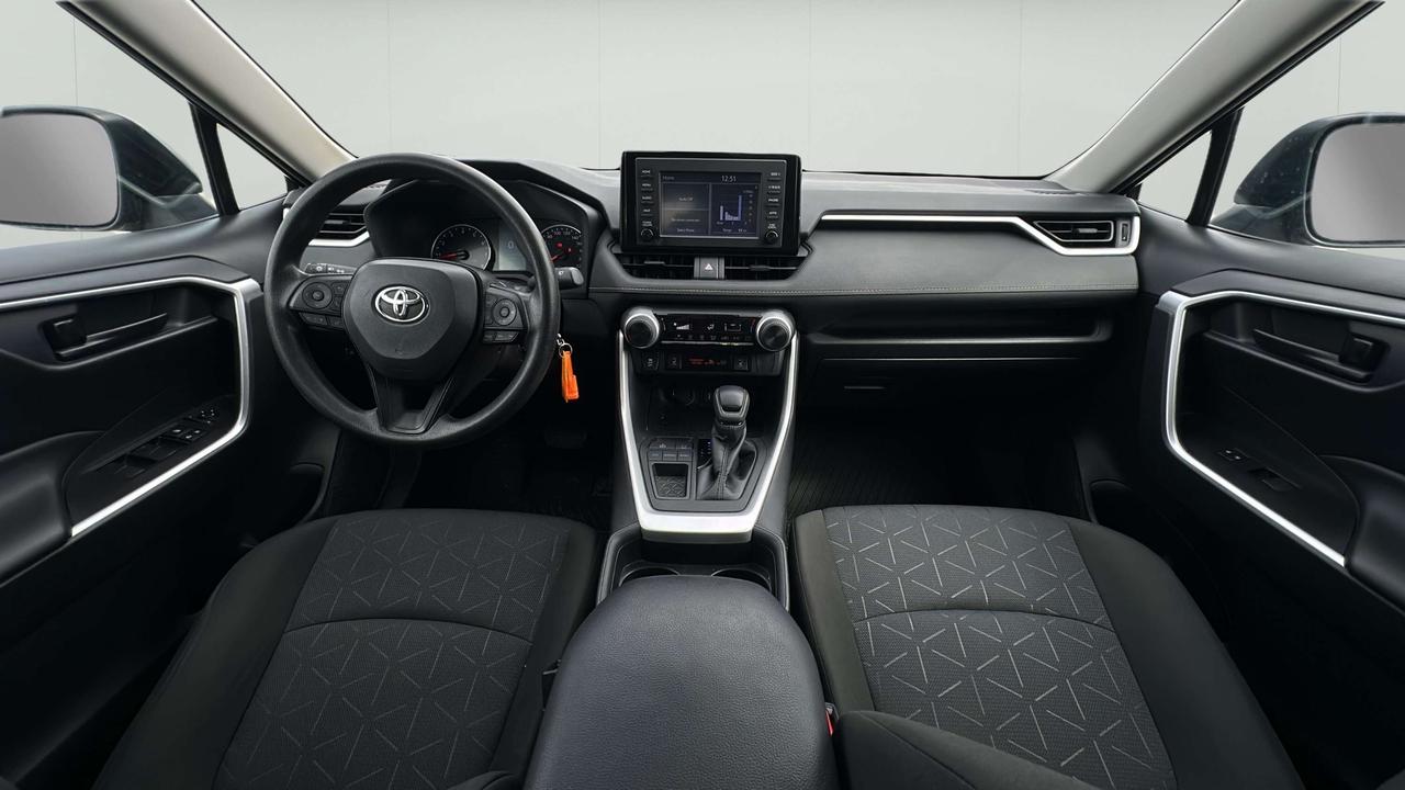 2021 Toyota RAV4 LE Photo