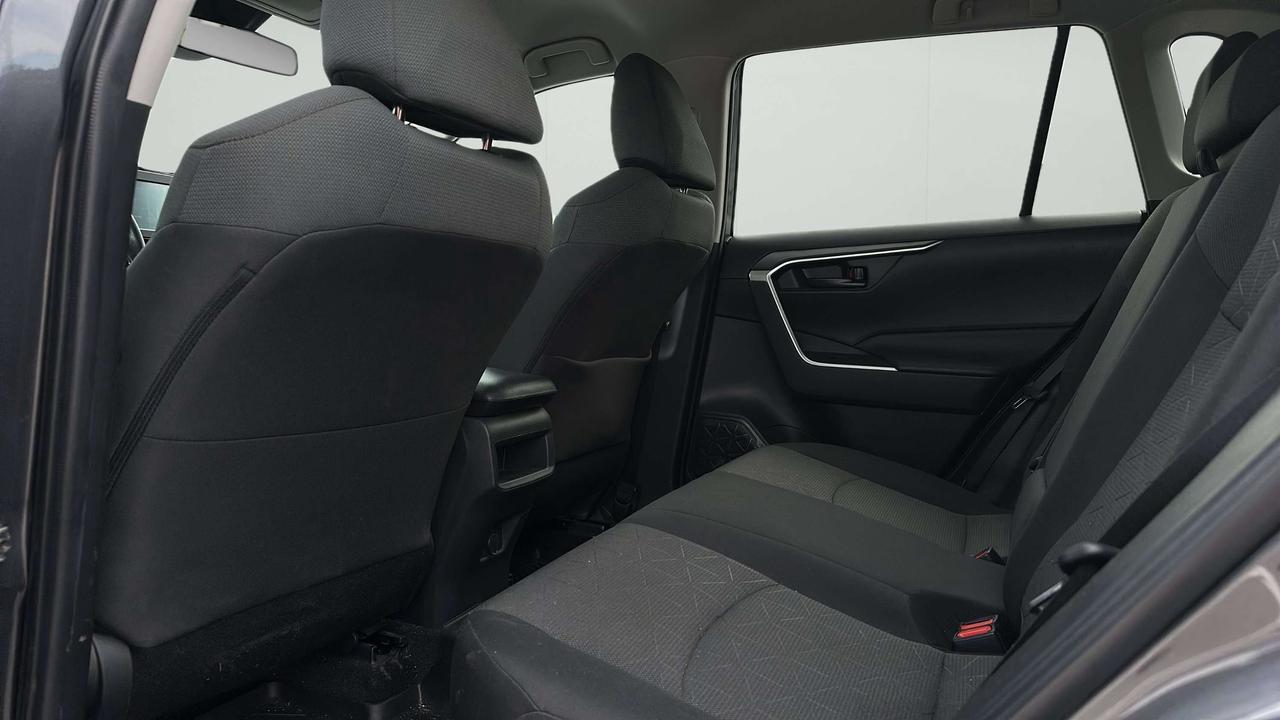 2021 Toyota RAV4 LE Photo