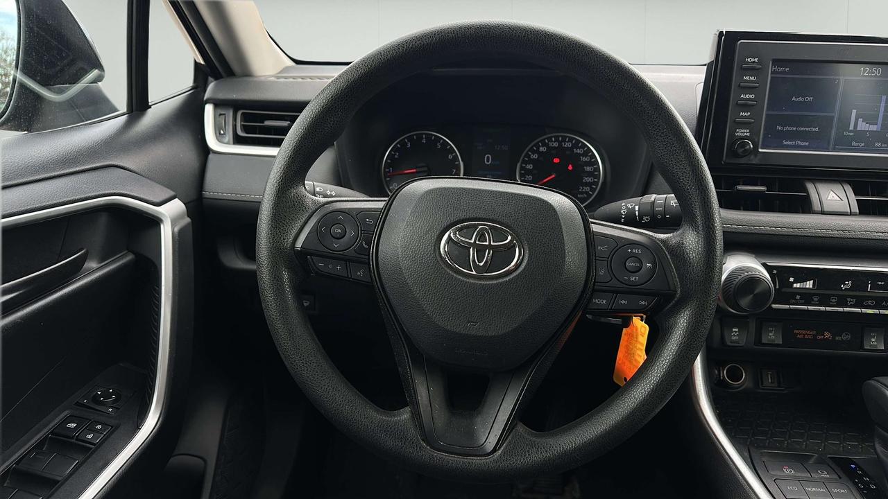 2021 Toyota RAV4 LE Photo