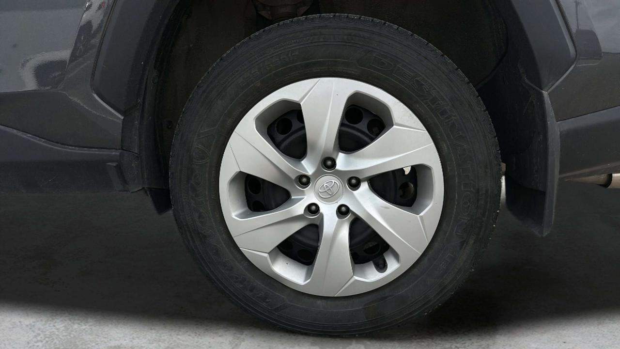 2021 Toyota RAV4 LE Photo