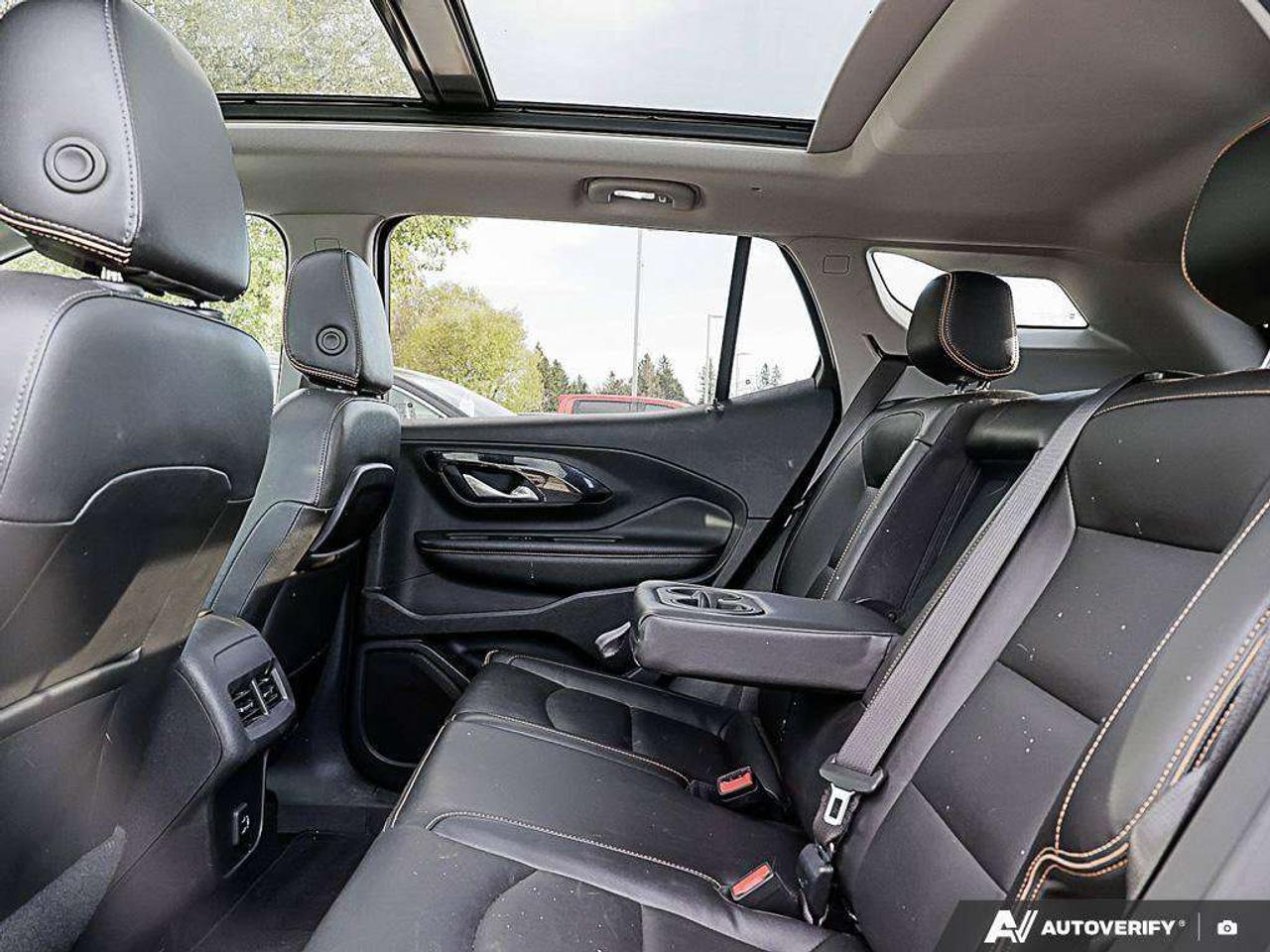 2022 GMC Terrain 1.5L 4-CYL, AWD, ALLOYS, LEATHER, SUNROOF, BOSE, 1-OWNER, MACMASTER ORIGINAL, CERTIFIED PREOWNED! Photo
