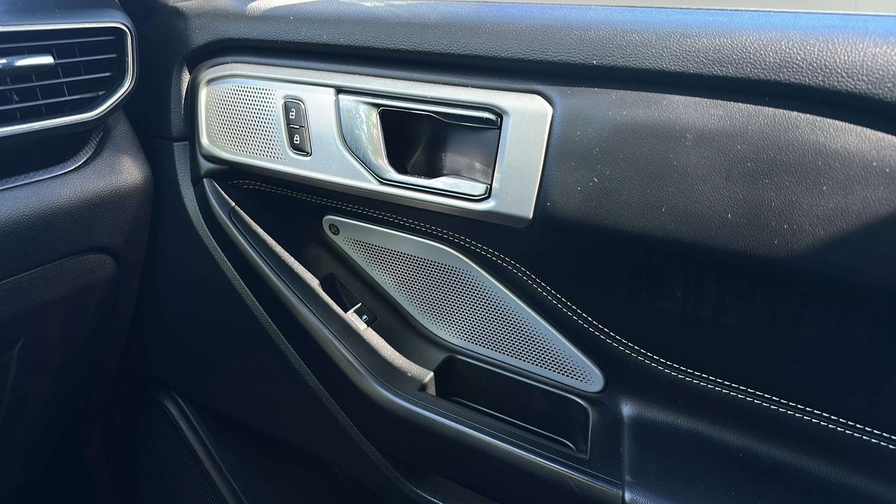 2020 Ford Explorer ST Photo
