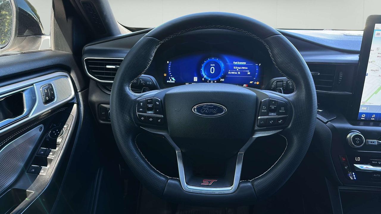 2020 Ford Explorer ST Photo