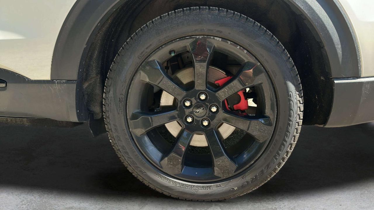 2020 Ford Explorer ST Photo