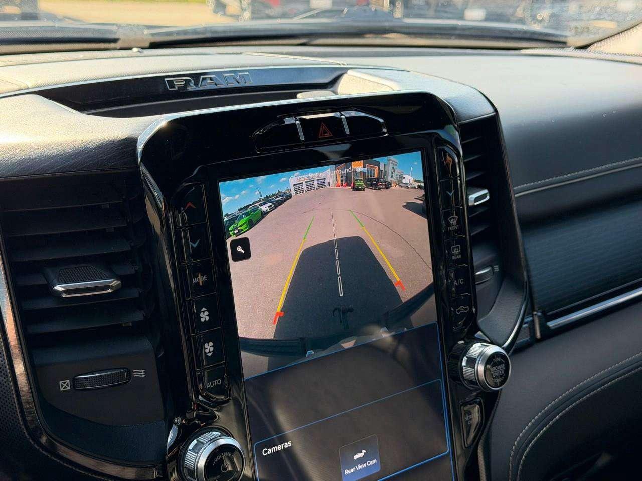 2022 RAM 1500 5.7L V8 HEMI   LEATHER   HEATED SEATS Photo
