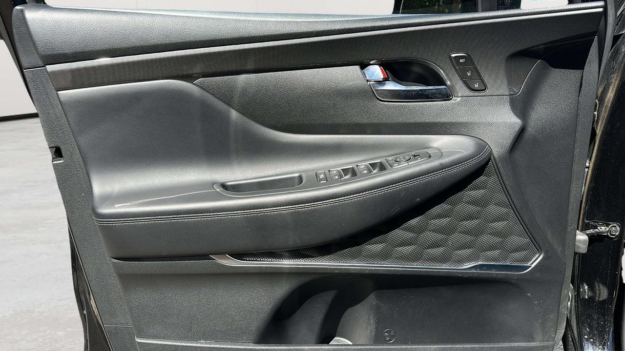 2023 Hyundai Santa Fe Luxury Photo