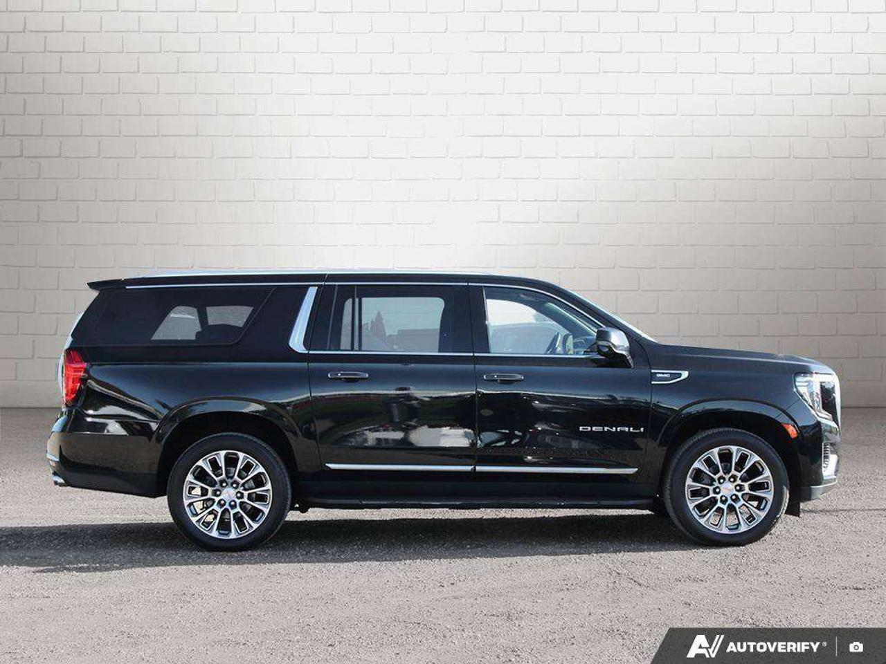 2023 GMC Yukon DENALI, 6.2L V8, 4X4, ALLOYS, LEATHER, BOSE, 1-OWNER, MACMASTER ORIGINAL, CERTIFIED PREOWNED! Photo