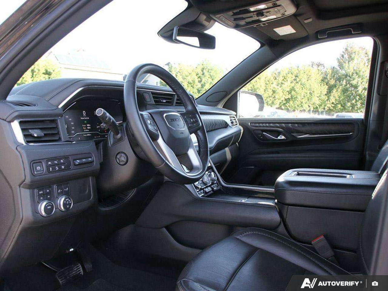 2023 GMC Yukon DENALI, 6.2L V8, 4X4, ALLOYS, LEATHER, BOSE, 1-OWNER, MACMASTER ORIGINAL, CERTIFIED PREOWNED! Photo