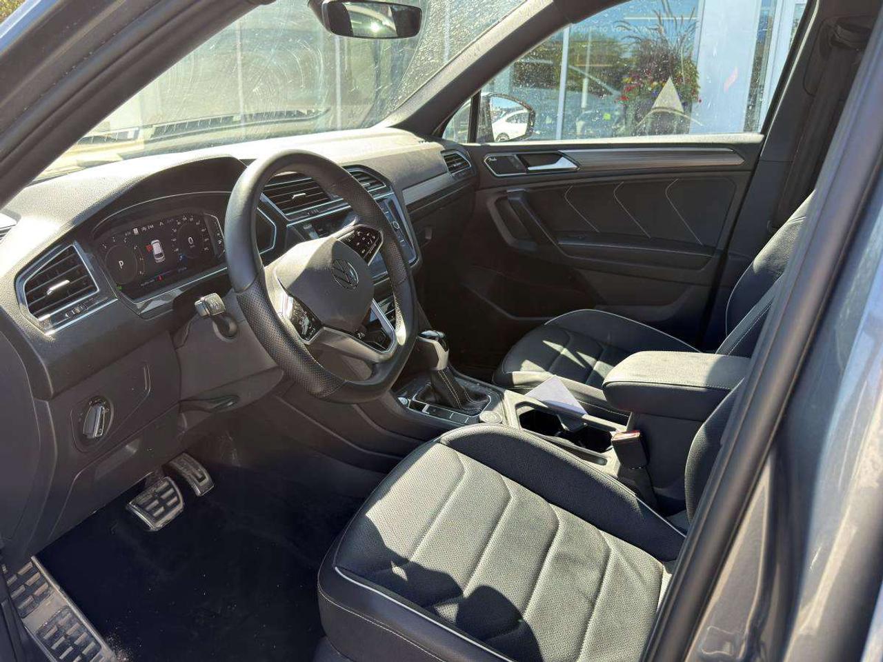 2024 Volkswagen Tiguan HIGHLINE R-LINE 4MOTION Photo