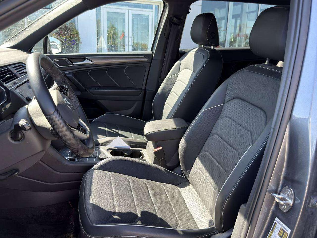 2024 Volkswagen Tiguan HIGHLINE R-LINE 4MOTION Photo