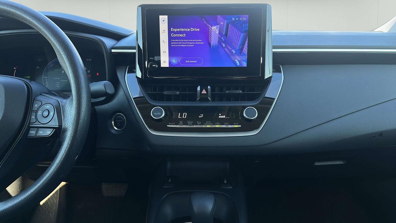 2025 Toyota Corolla LE Photo