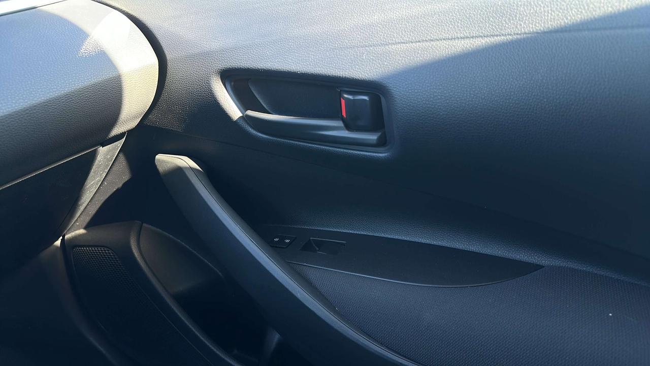 2025 Toyota Corolla LE Photo