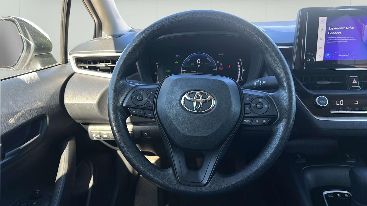 2025 Toyota Corolla LE Photo