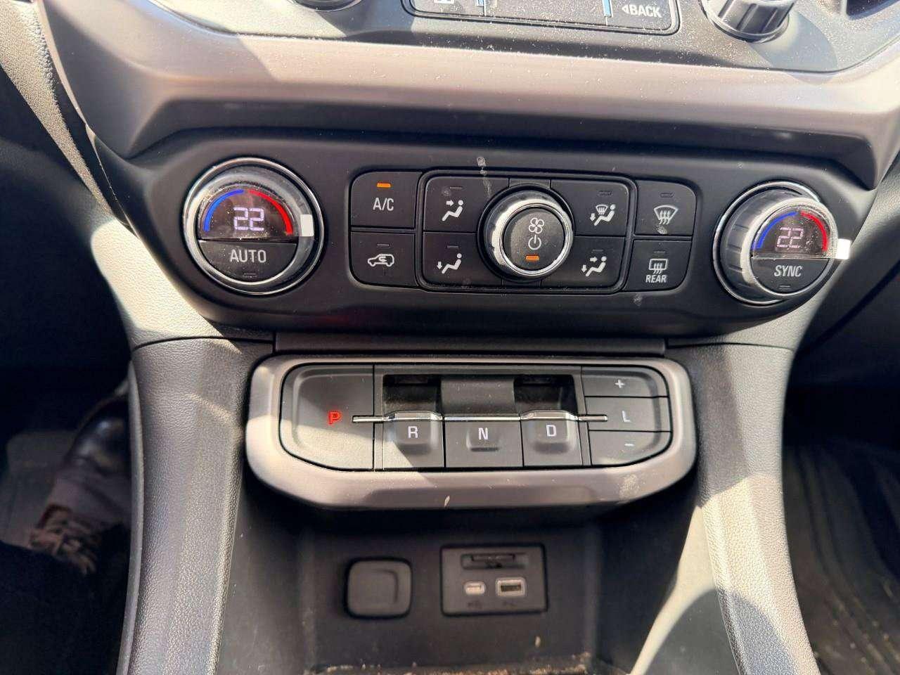 2023 GMC Acadia AT4, 3.6L V6, AWD, ALLOYS, LEATHER, 6-PASSENGER, 1-OWNER, MACMASTER ORIGINAL, CERTIFIED PREOWNED! Photo