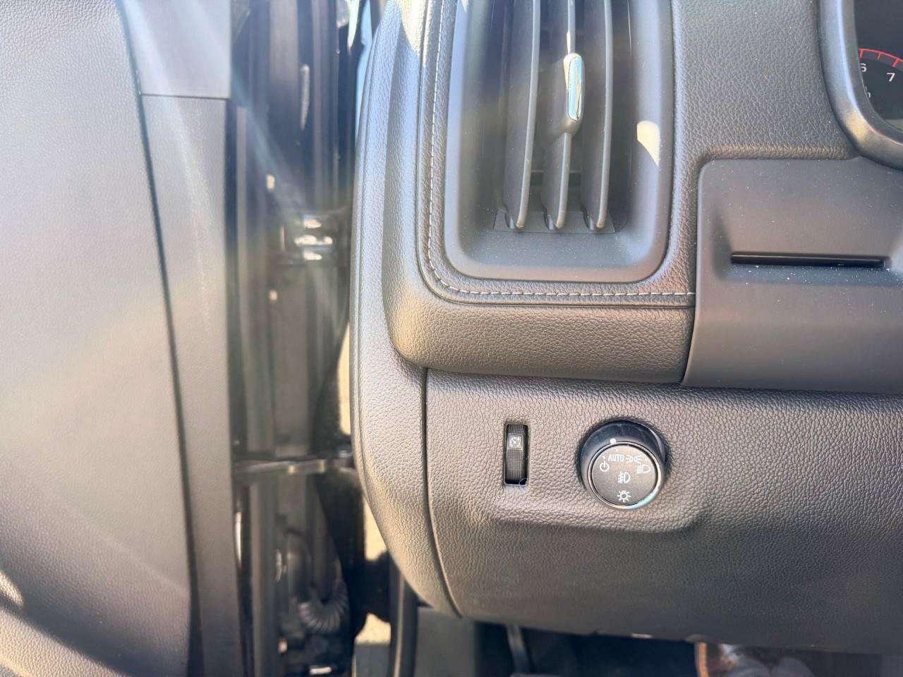 2016 GMC Canyon SLE, NIGHTFALL EDITION, 3.6L V6, RWD, ALLOYS, CLOTH, CERTIFIED AS-TRADED! Photo