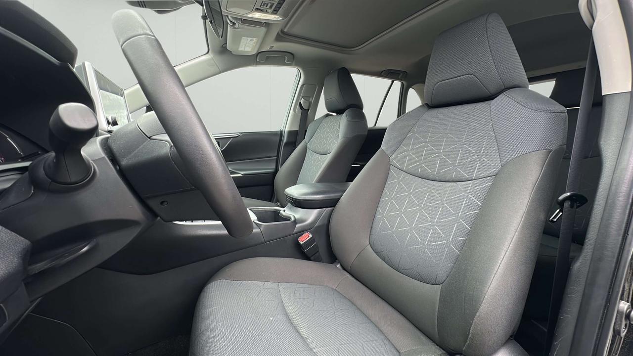 2025 Toyota RAV4 XLE Photo