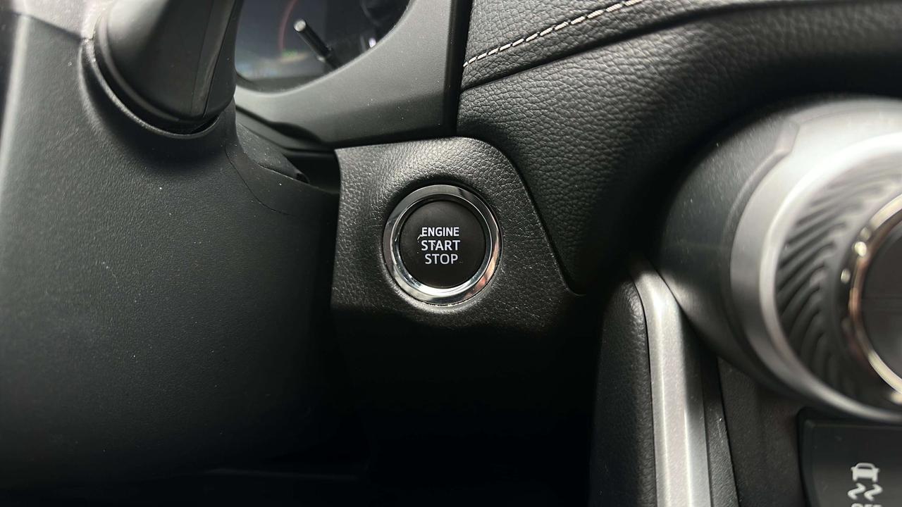 2025 Toyota RAV4 XLE Photo
