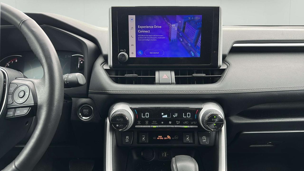 2025 Toyota RAV4 XLE Photo