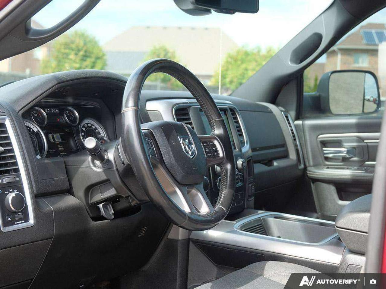 2021 RAM 1500 WARLOCK, 5.7L HEMI V8, 4X4, ALLOYS, NAV, 1-OWNER, CERTIFIED PREOWNED! Photo