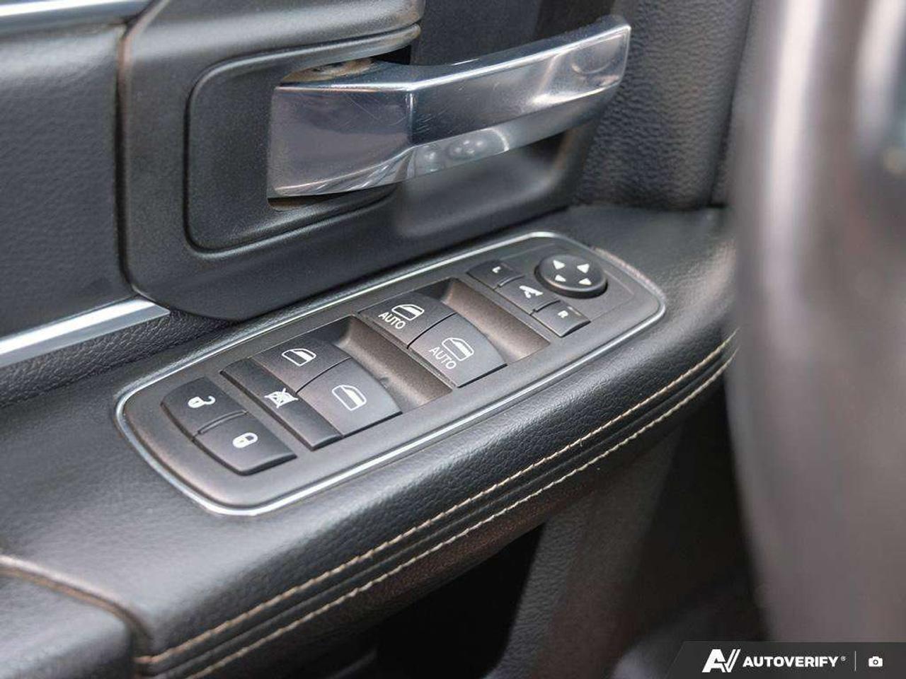 2021 RAM 1500 WARLOCK, 5.7L HEMI V8, 4X4, ALLOYS, NAV, 1-OWNER, CERTIFIED PREOWNED! Photo