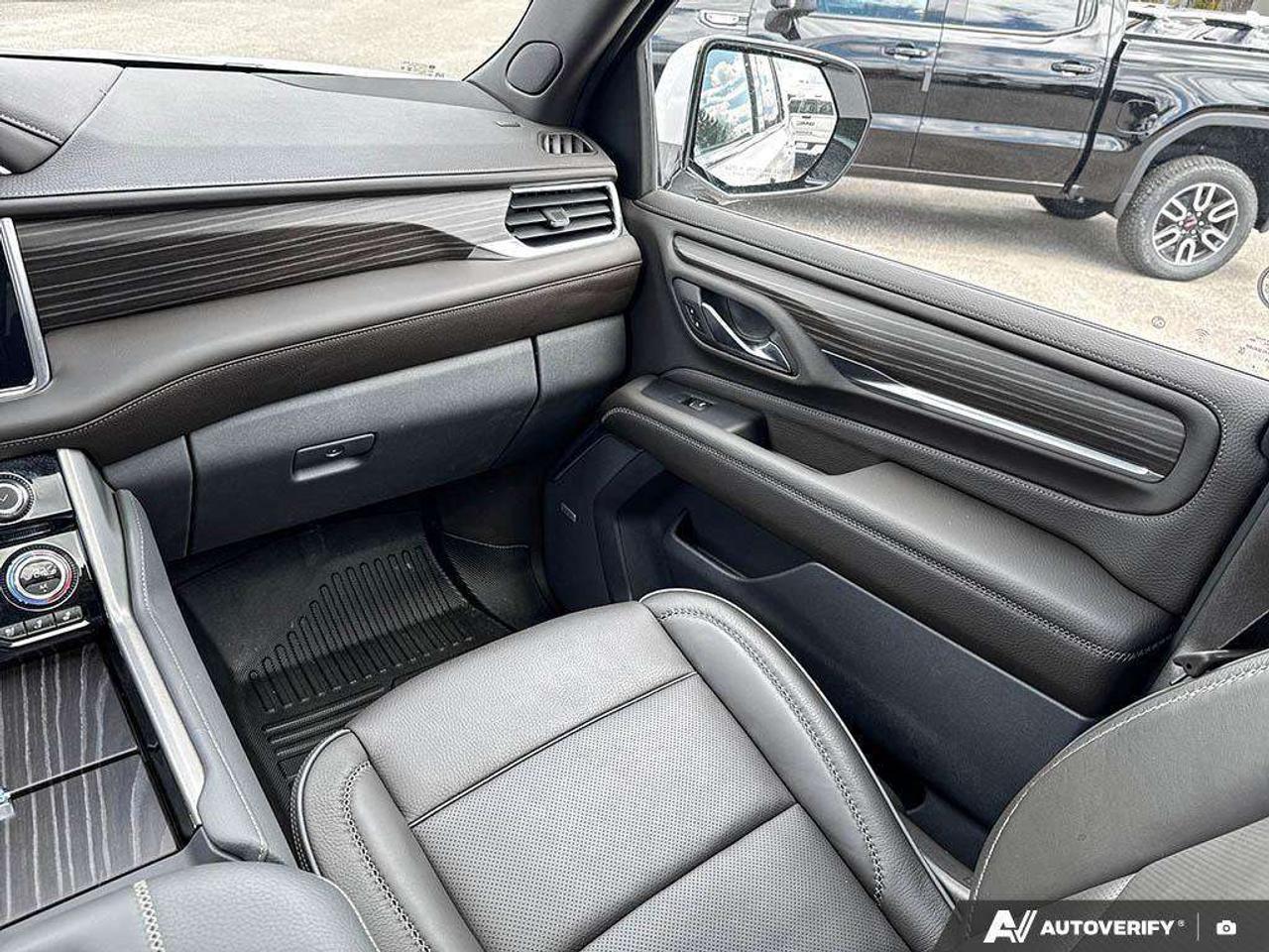 2024 GMC Yukon Trailer Brake Controller   Remote Start   Power Tailgate Photo