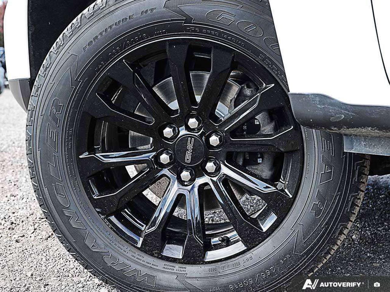 2022 GMC Canyon 3.6L V6, 4X4, ALLOYS, CLOTH, 1-OWNER, MACMASTER ORIGINAL, CERTIFIED AS-TRADED! Photo