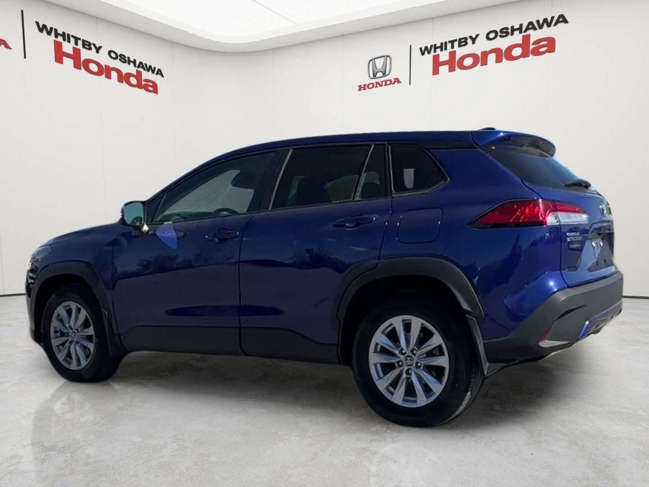 2023 Toyota Corolla Cross LE Photo3