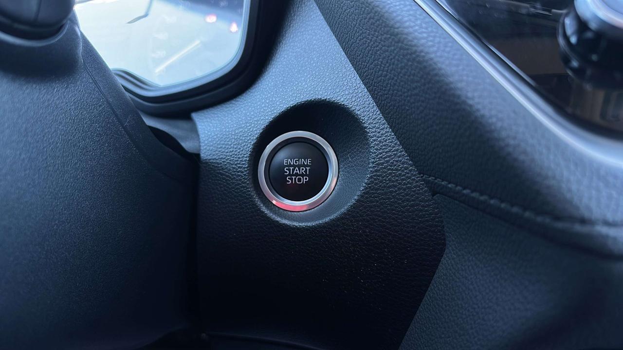 2023 Toyota Corolla Cross LE Photo