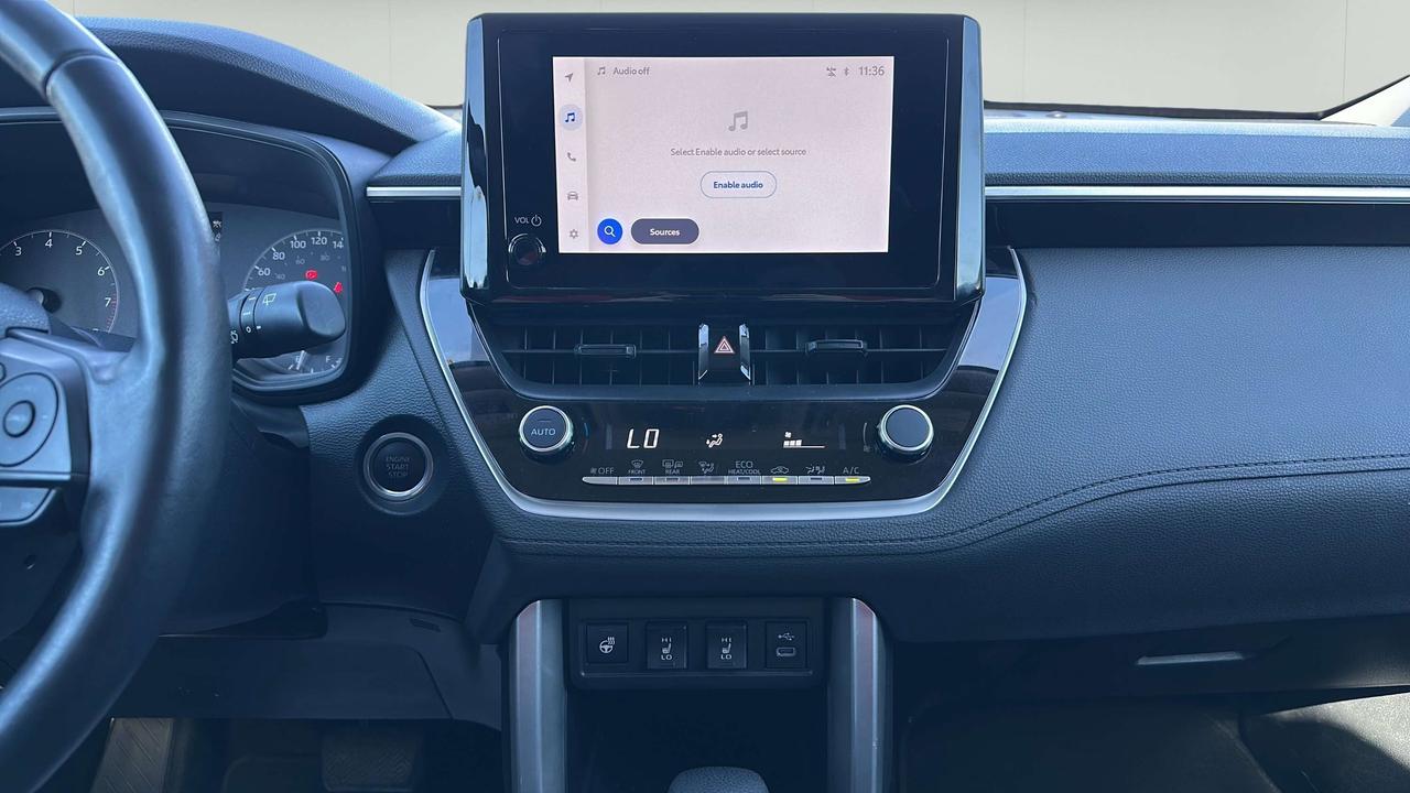 2023 Toyota Corolla Cross LE Photo