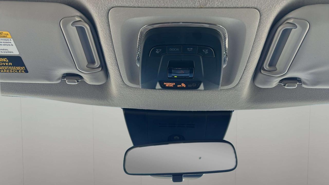 2023 Toyota Corolla Cross LE Photo