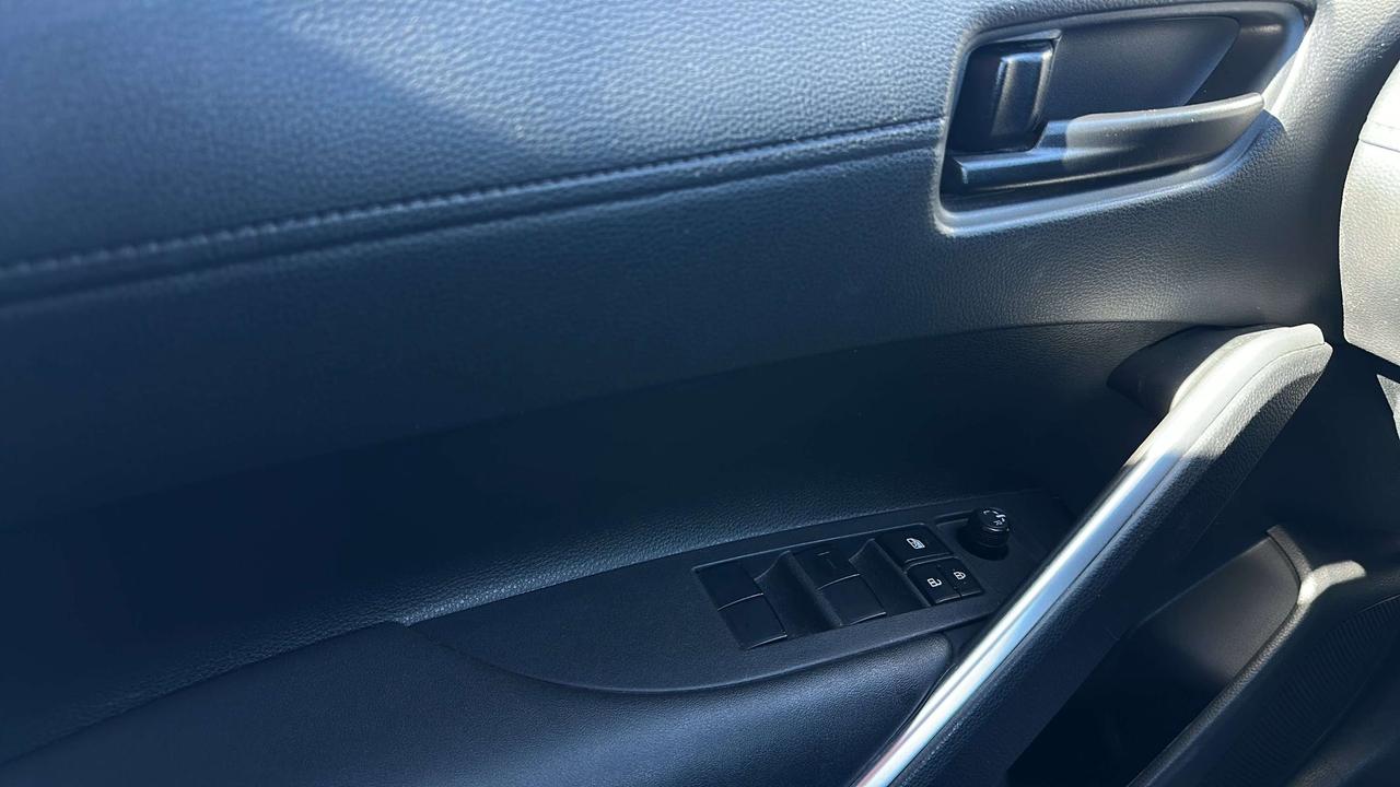 2023 Toyota Corolla Cross LE Photo