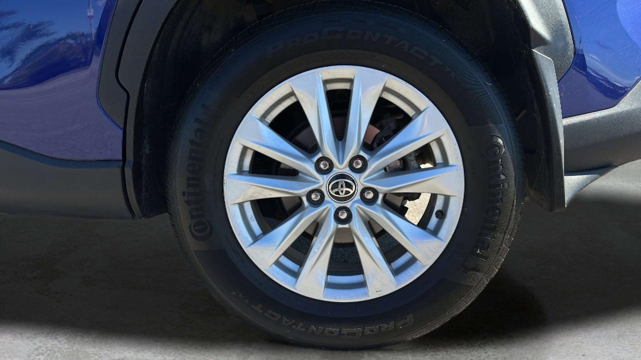 2023 Toyota Corolla Cross LE Photo