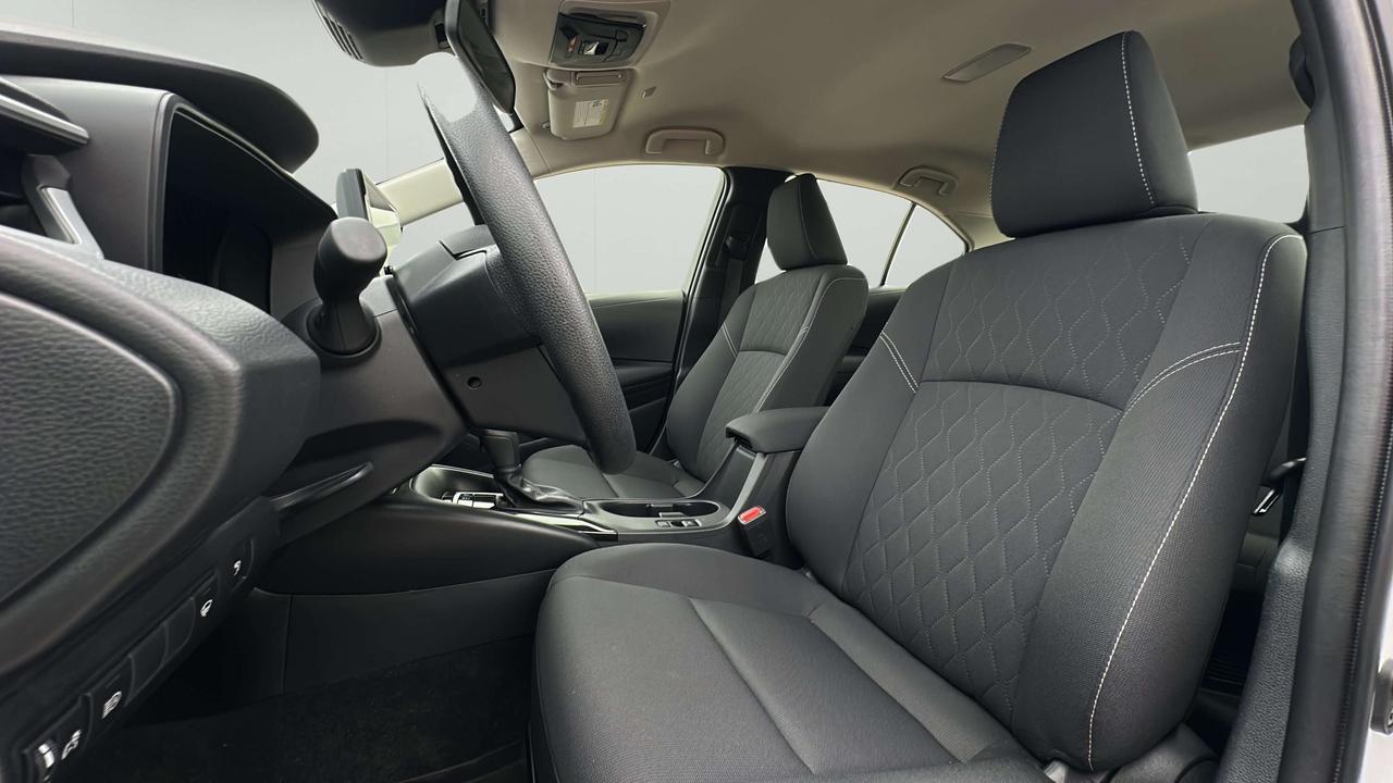 2025 Toyota Corolla LE Photo