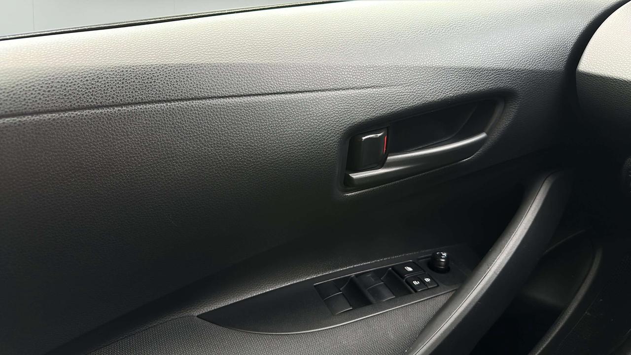 2025 Toyota Corolla LE Photo