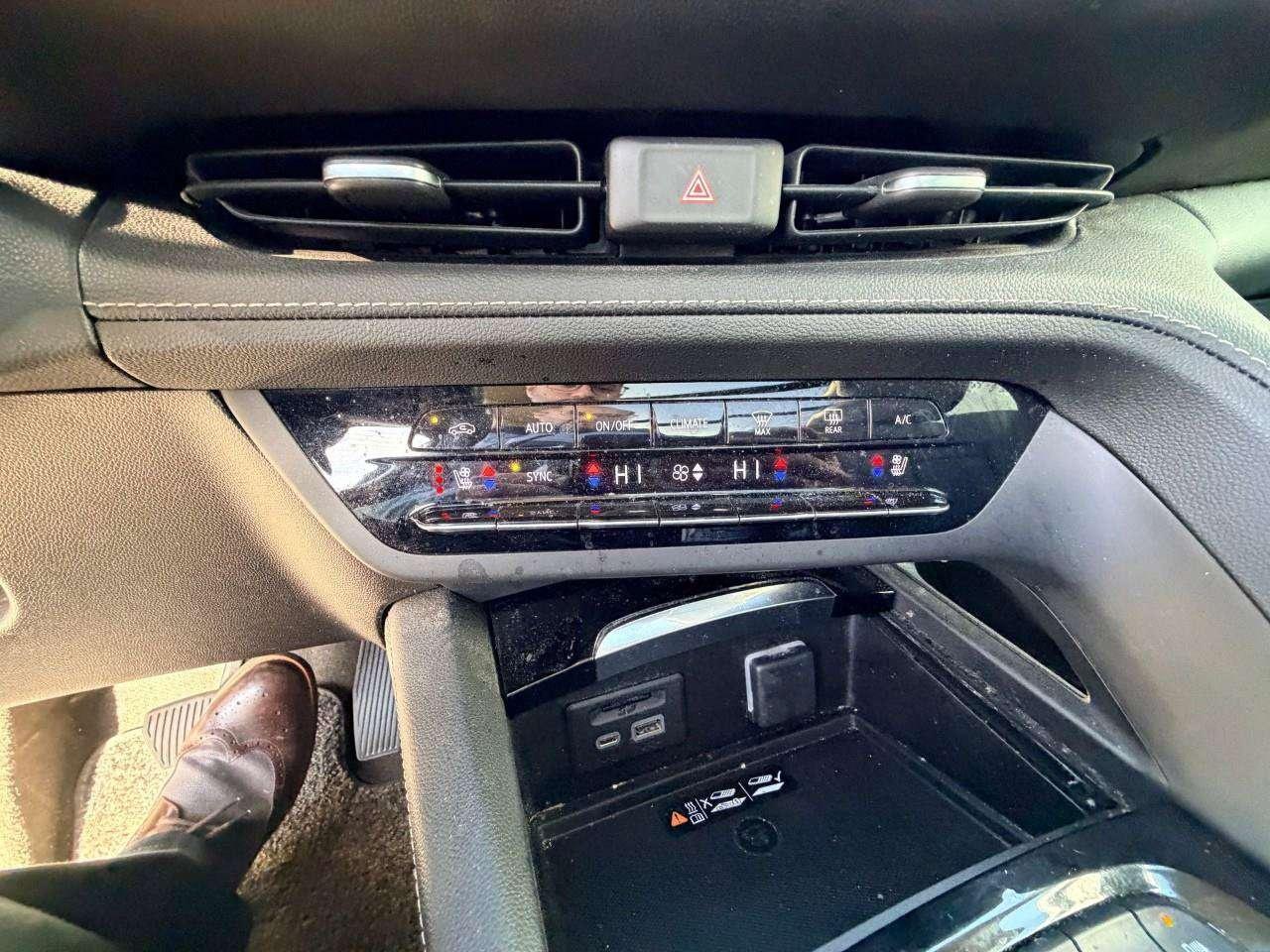 2023 Buick Envision AVENIR, 2.0L 4-CYL, AWD, ALLOYS, LEATHER, BOSE, NAV, 1-OWNER, MACMASTER ORIGINAL, CERTIFIED PREOWNED! Photo