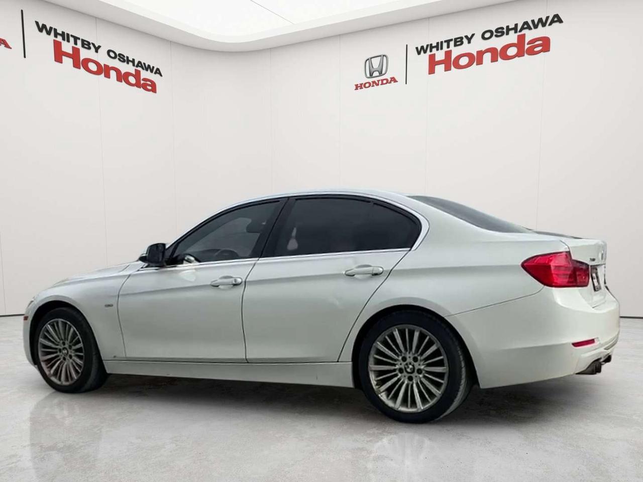 2013 BMW 3 Series 328i xDrive Photo3
