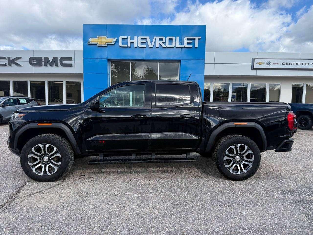 2024 GMC Canyon AT4 PREMIUM PKG. PROGRADE TRAILERING PKG. TECH PLUS PKG. RUNNING BOARDS. TONNEAU. Photo