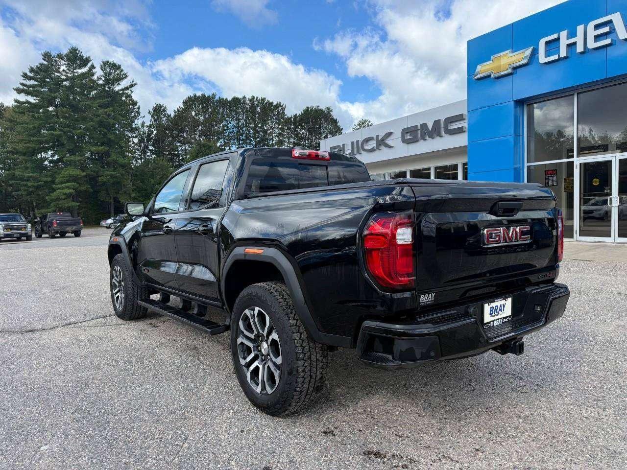 2024 GMC Canyon AT4 PREMIUM PKG. PROGRADE TRAILERING PKG. TECH PLUS PKG. RUNNING BOARDS. TONNEAU. Photo