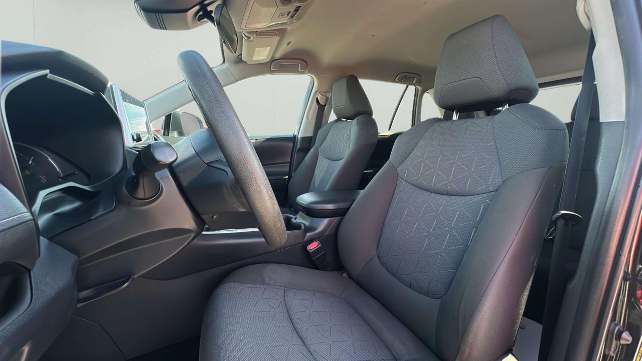 2023 Toyota RAV4 LE Photo