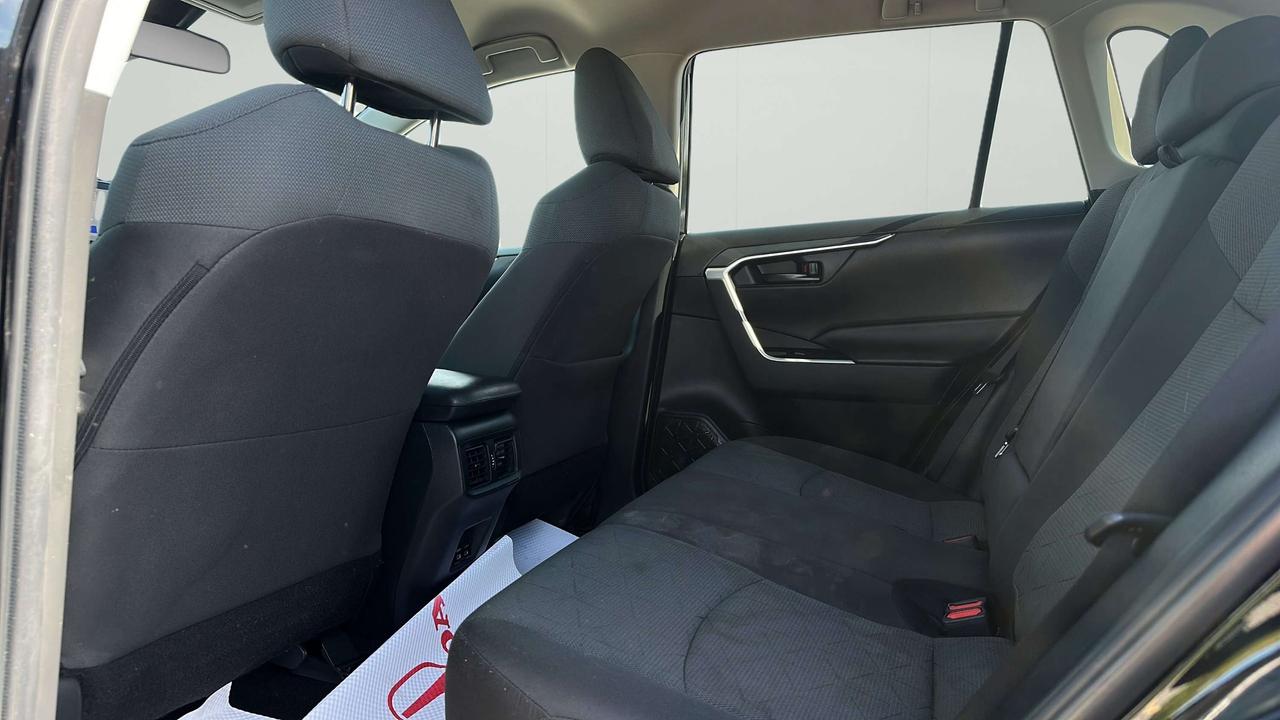 2023 Toyota RAV4 LE Photo